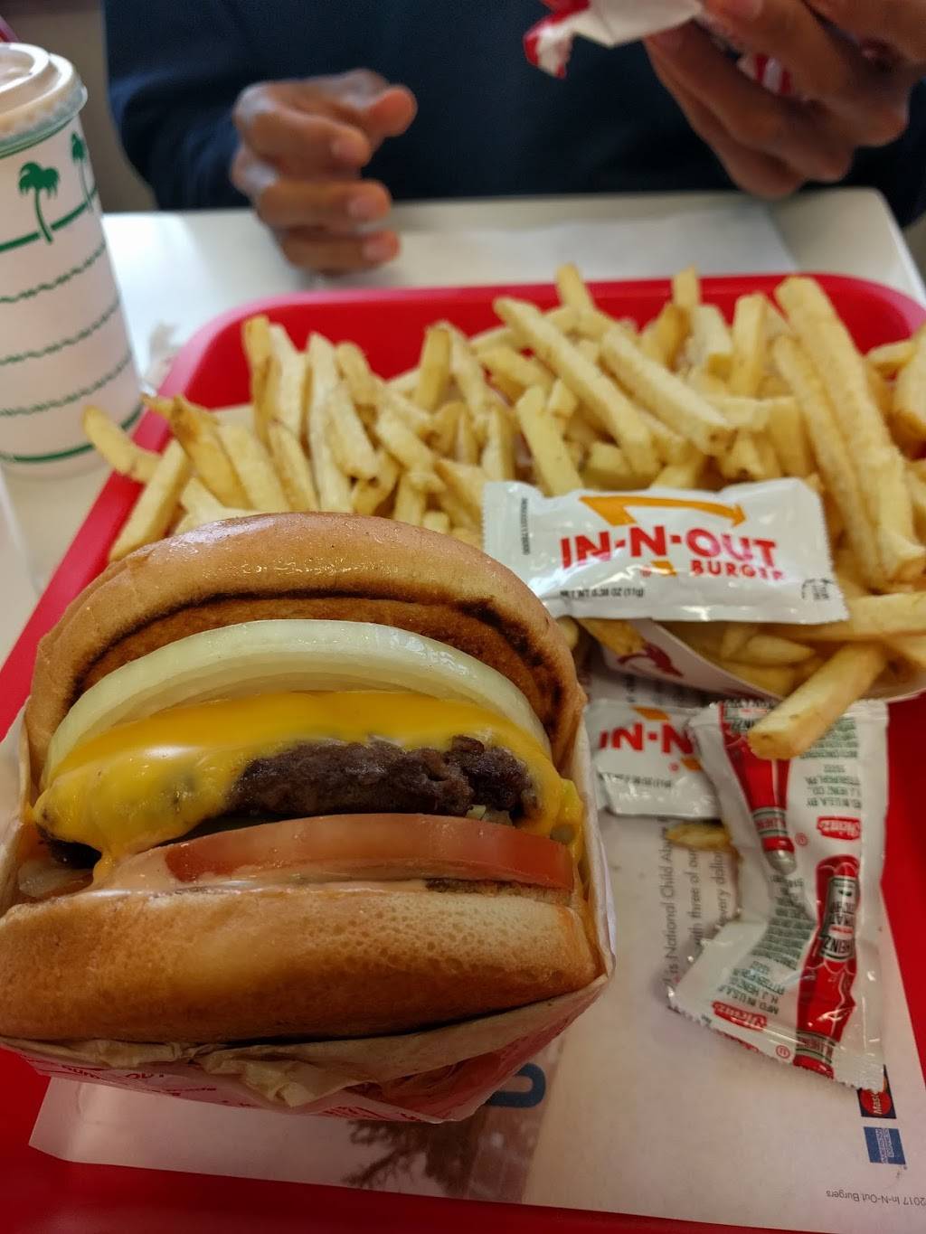 In-N-Out Burger | restaurant | 4865 Calle Real, Goleta, CA 93111, USA | 8007861000 OR +1 800-786-1000