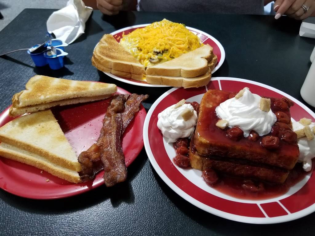 Rusty Tractor - Door County - Breakfast Barn | restaurant | 6216 WI-42, Egg Harbor, WI 54209, USA | 9207438704 OR +1 920-743-8704