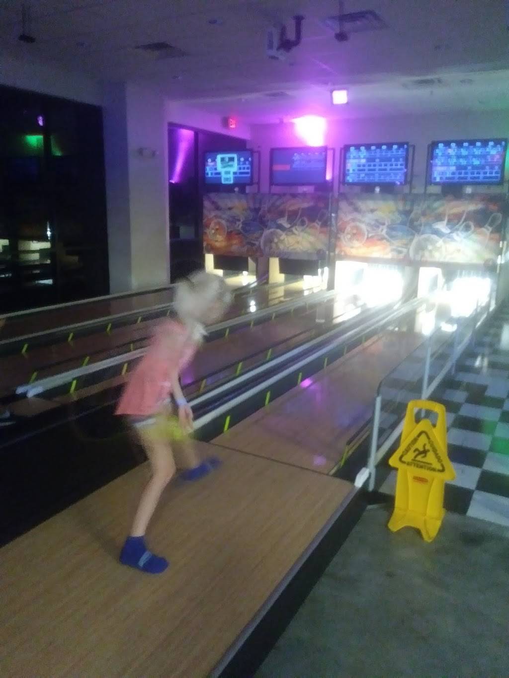 Bravoz Entertainment Center | restaurant | 14985 Old St Augustine Rd, Jacksonville, FL 32258, USA | 9043000070 OR +1 904-300-0070