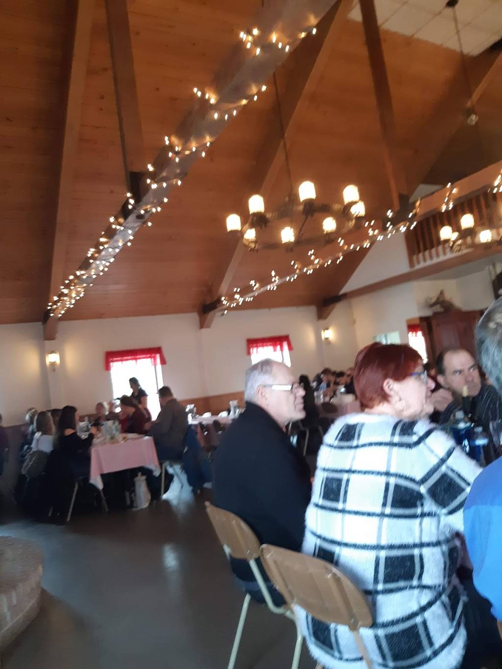 Cabane Aux 3 Erables | restaurant | 139 10e Rang, Lefebvre, QC J0H 2C0, Canada | 8193942051 OR +1 819-394-2051