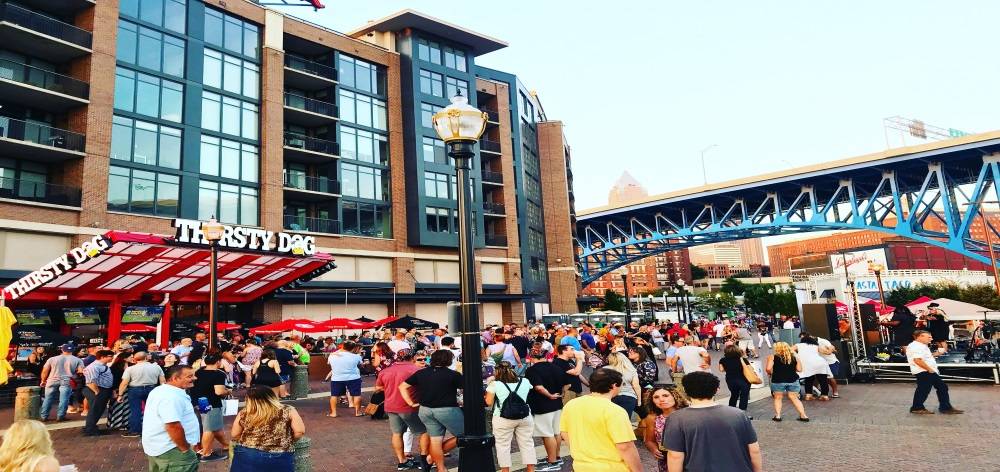 Thirsty Dog East Bank | restaurant | 1085 Old River Rd, Cleveland, OH 44113, USA | 2165231501 OR +1 216-523-1501