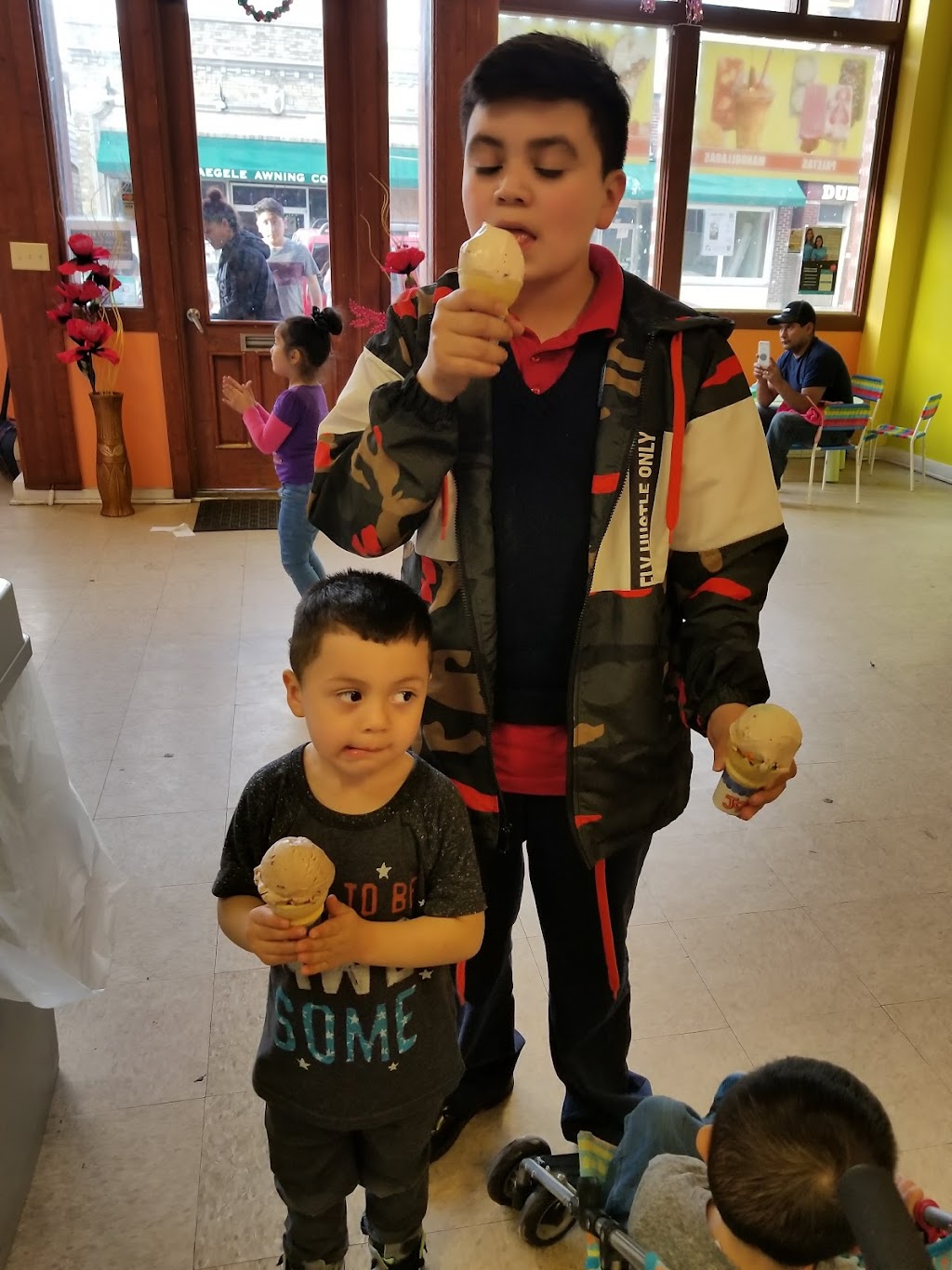 La Monita De Michoacan | restaurant | 1117 W Lincoln Ave, Milwaukee, WI 53215, USA | 4142398660 OR +1 414-239-8660