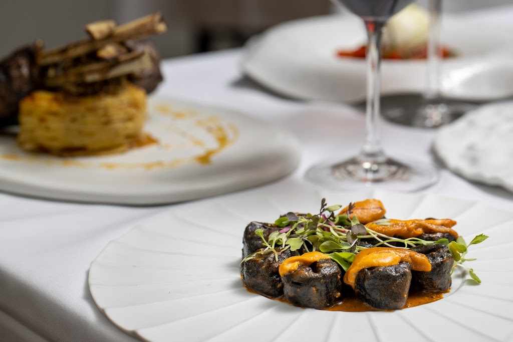 Gabriels Bar & Restaurant | restaurant | 40 Central Park S, New York, NY 10019, USA | 2129564600 OR +1 212-956-4600