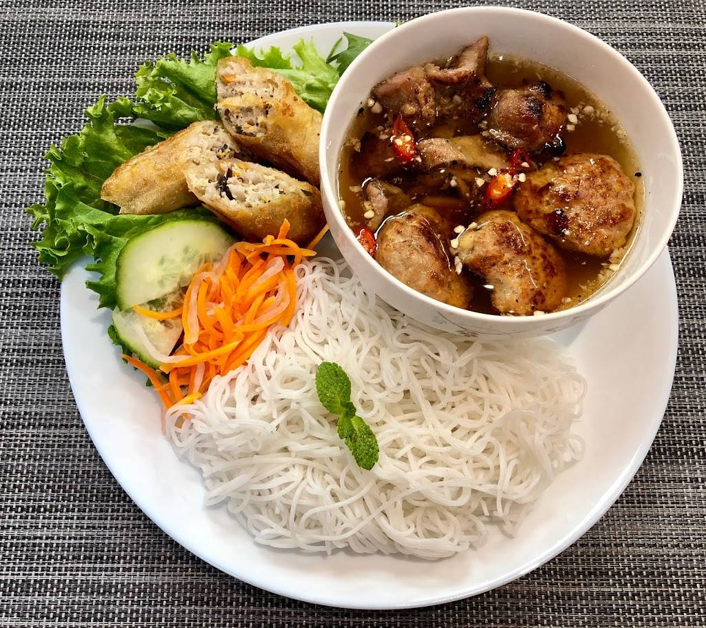 Pho Viet | restaurant | 1550 S Gateway Rd, Mississauga, ON L4W 5G6, Canada | 9052068988 OR +1 905-206-8988