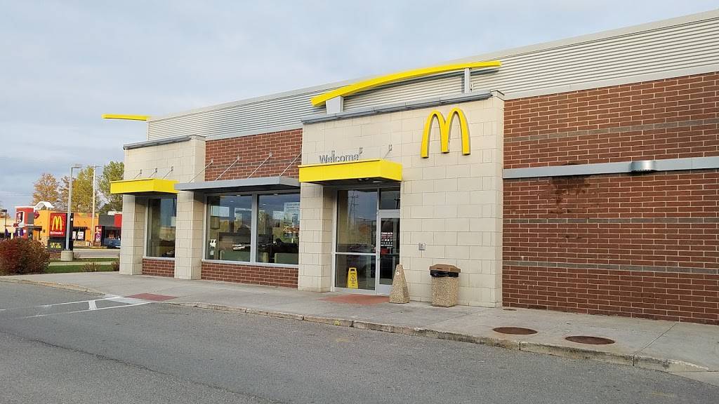 McDonalds | cafe | 1178 Hwy 31 N, Petoskey, MI 49770, USA | 2313471711 OR +1 231-347-1711