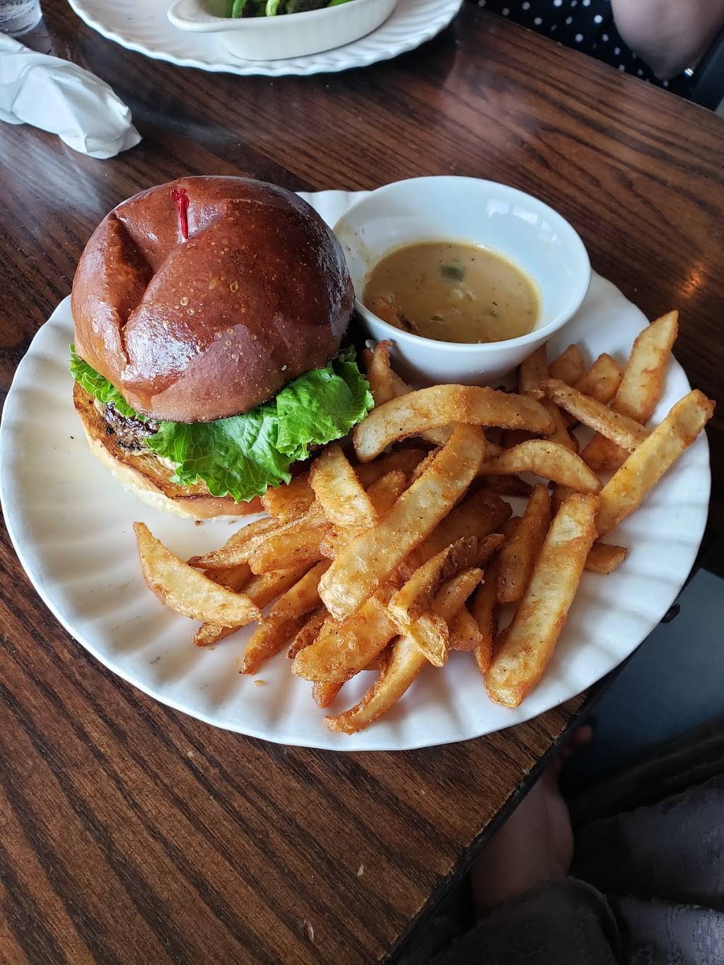 Parkway Pourhouse | restaurant | 801 Riverfront Pkwy, Chattanooga, TN 37402, USA | 4234985300 OR +1 423-498-5300