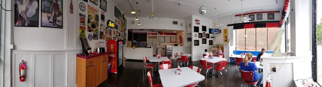 Retro Burger & Ice Cream | restaurant | 795 Massachusetts Ave, Arlington, MA 02476, USA | 7817772139 OR +1 781-777-2139