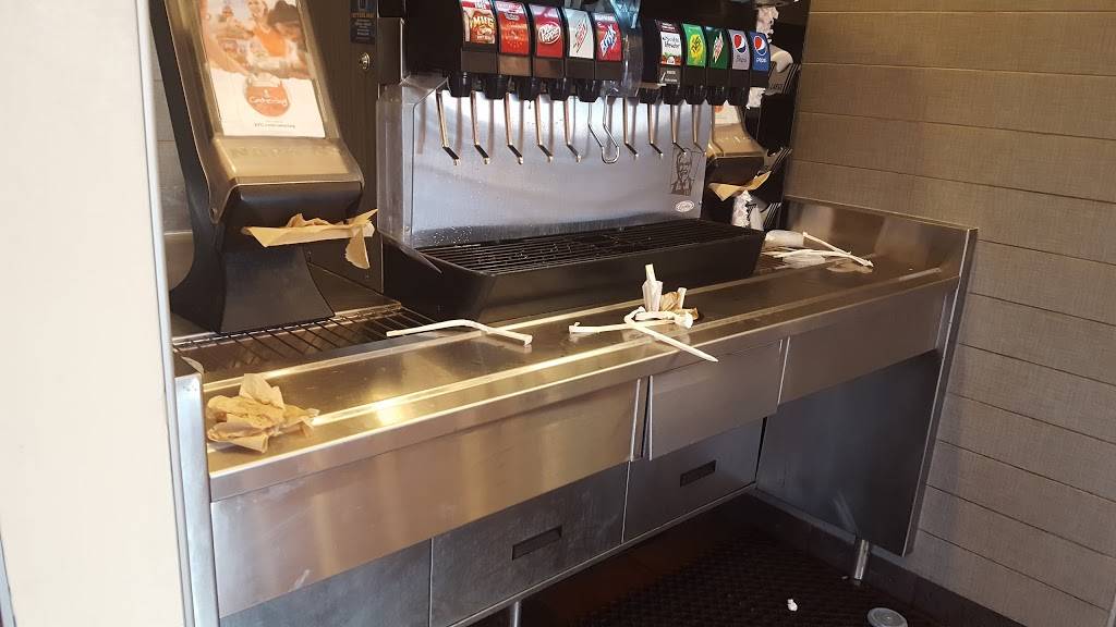 KFC | restaurant | 7155 Pendleton Pike, Indianapolis, IN 46226, USA | 3175419295 OR +1 317-541-9295