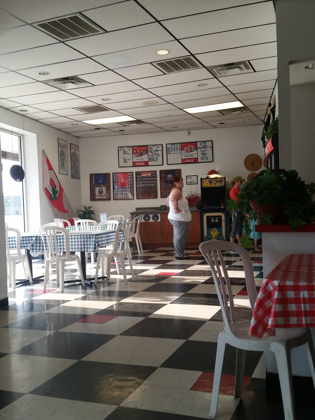 B-Town Pizza | restaurant | 936 E Sandusky Ave, Bellefontaine, OH 43311, USA | 9372927870 OR +1 937-292-7870