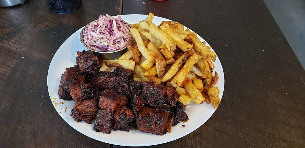 Moonshine BBQ Smokehouse | restaurant | 806 Main St E, Hawkesbury, ON K6A 1B6, Canada | 6136322228 OR +1 613-632-2228