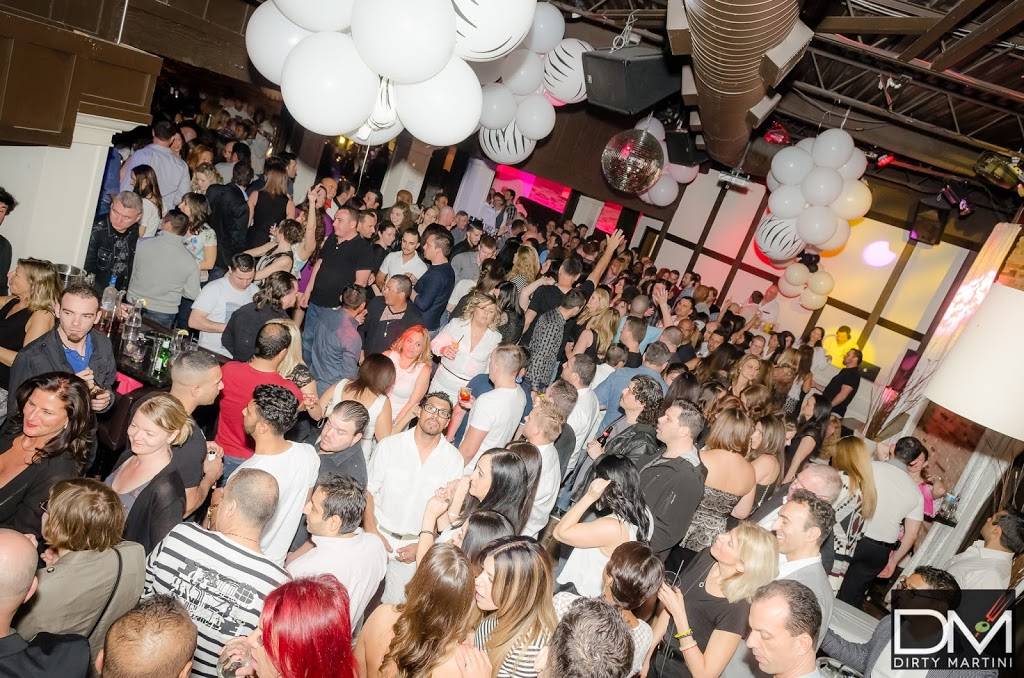 Dirty Martini Oakville | restaurant | 2075 Winston Park Dr, Oakville, ON L6H 5R7, Canada | 9058298400 OR +1 905-829-8400