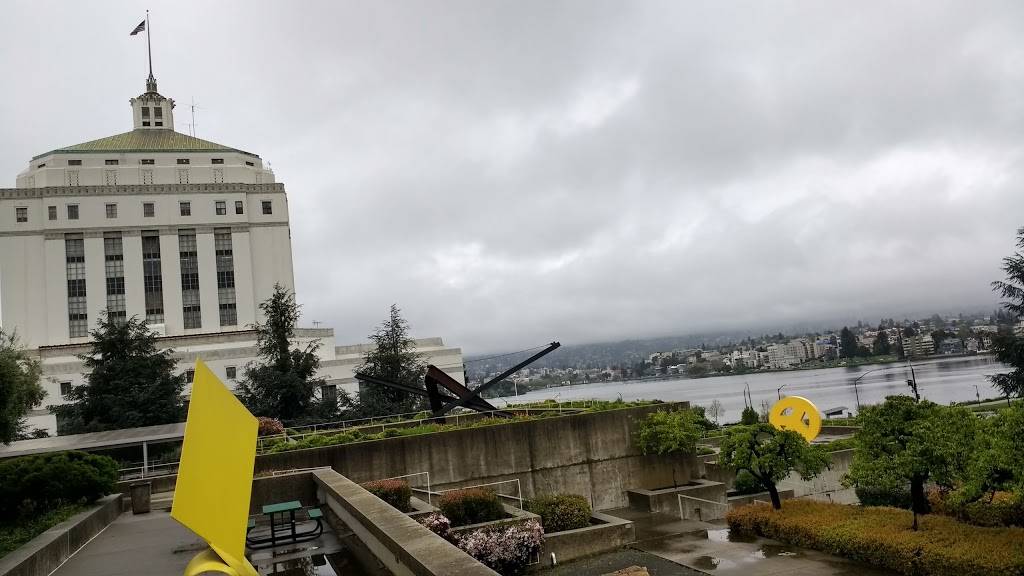 Maly Donuts & Burgers | restaurant | 144 14th St, Oakland, CA 94612, USA | 5108933792 OR +1 510-893-3792