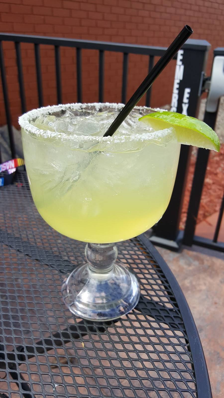 El Charro Mexican Restaurant | restaurant | 122 Elm St, Farmington, MN 55024, USA | 6514608077 OR +1 651-460-8077