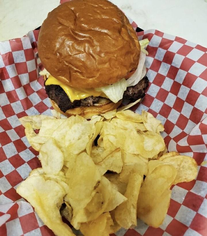 Vinnys Drive Bar | restaurant | 707 N Lynhurst Dr, Indianapolis, IN 46224, USA | 3176729610 OR +1 317-672-9610