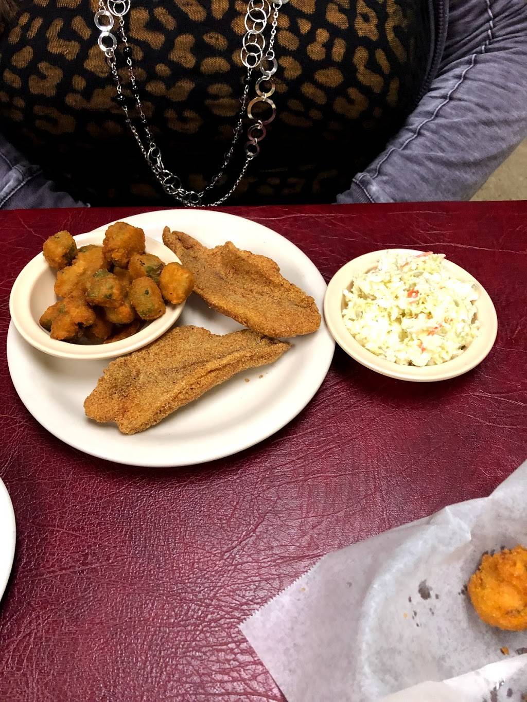 Catfish Country | restaurant | 3780 Holly Springs Rd. Ext., Hernando, MS 38632, USA | 6624290846 OR +1 662-429-0846