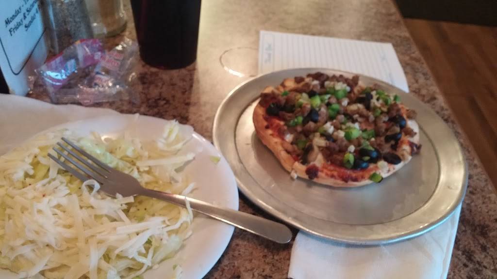 Pizza Glen | restaurant | 205 E Rives Rd, Clinton, MO 64735, USA | 6608858021 OR +1 660-885-8021