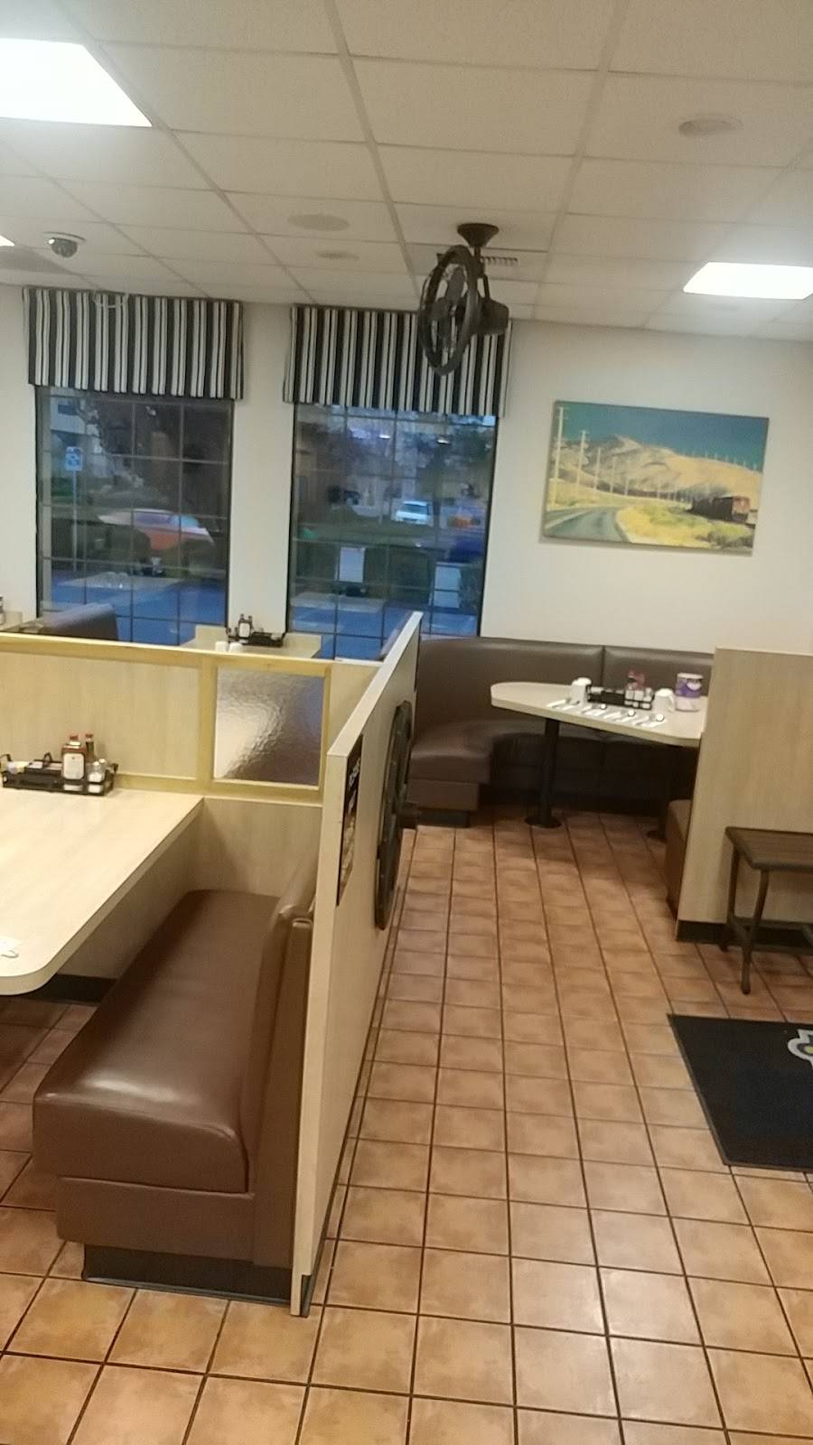 Henrys Cafe | restaurant | 550 Tucker Rd D, Tehachapi, CA 93561, USA | 6618220732 OR +1 661-822-0732