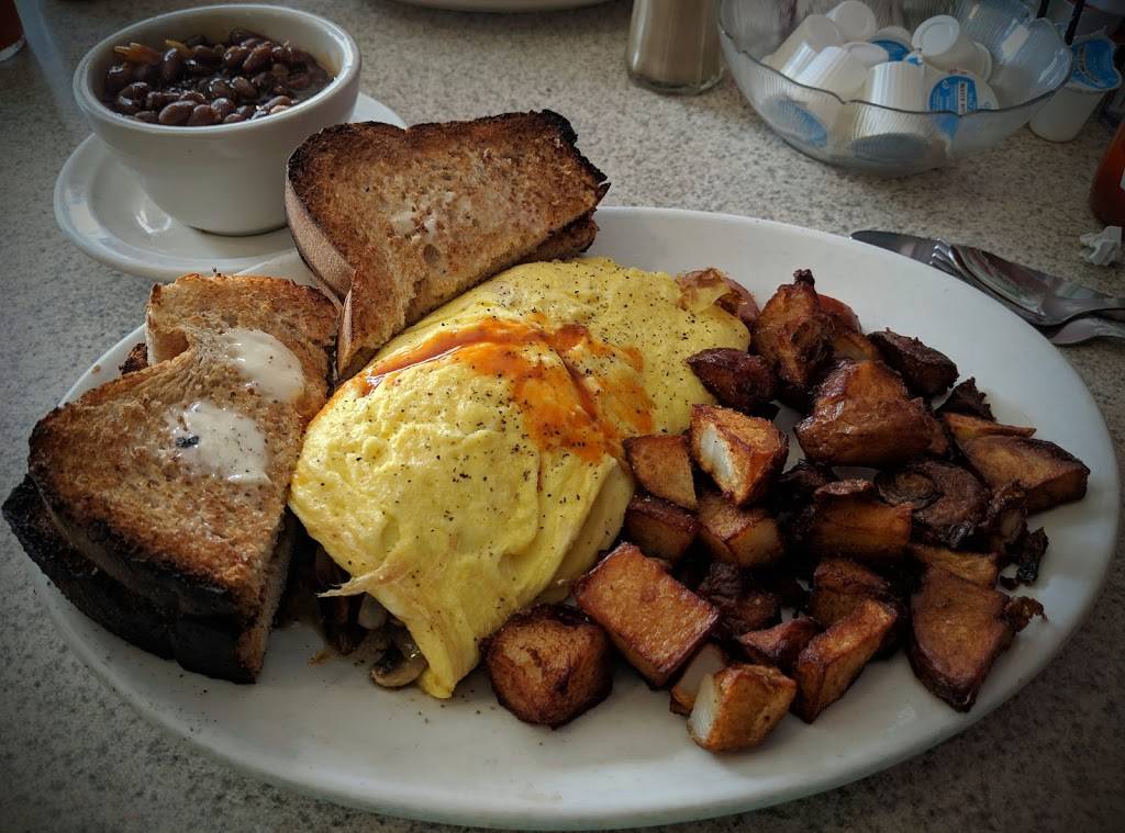 Paulis Bakery & Restaurant | restaurant | 275 E Main St, Tilton, NH 03276, USA | 6032867081 OR +1 603-286-7081