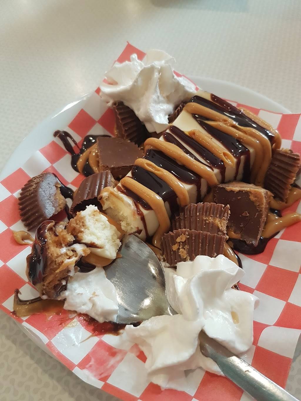 Route 42 Diner and Dairy Bar | restaurant | 2825 County Rd 42, Windsor, ON N0R 1L0, Canada | 5199665992 OR +1 519-966-5992