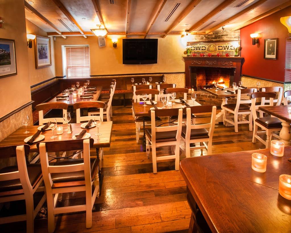 Daniel OConnells Irish Restaurant & Bar | restaurant | 112 King St, Alexandria, VA 22314, USA | 7037391124 OR +1 703-739-1124