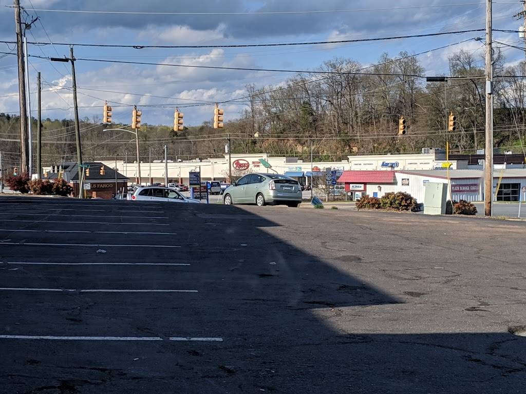 Subway | restaurant | 100 E Fleming Dr, Morganton, NC 28655, USA | 8284320070 OR +1 828-432-0070