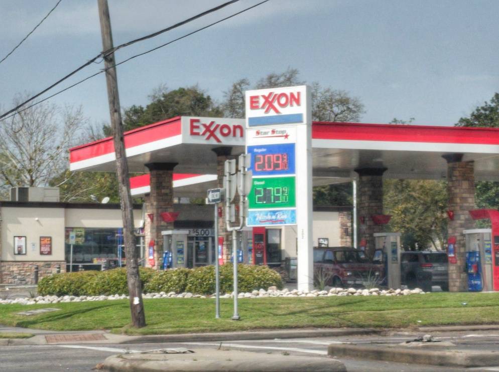 Exxon | restaurant | 202 N Loop W Fwy, Houston, TX 77018, USA | 7138681887 OR +1 713-868-1887