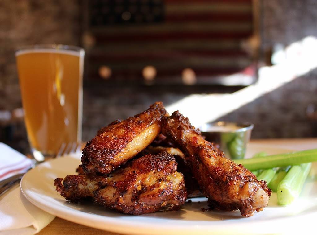 Lincoln Tavern & Restaurant | restaurant | 425 W Broadway, South Boston, MA 02127, USA | 6177658636 OR +1 617-765-8636