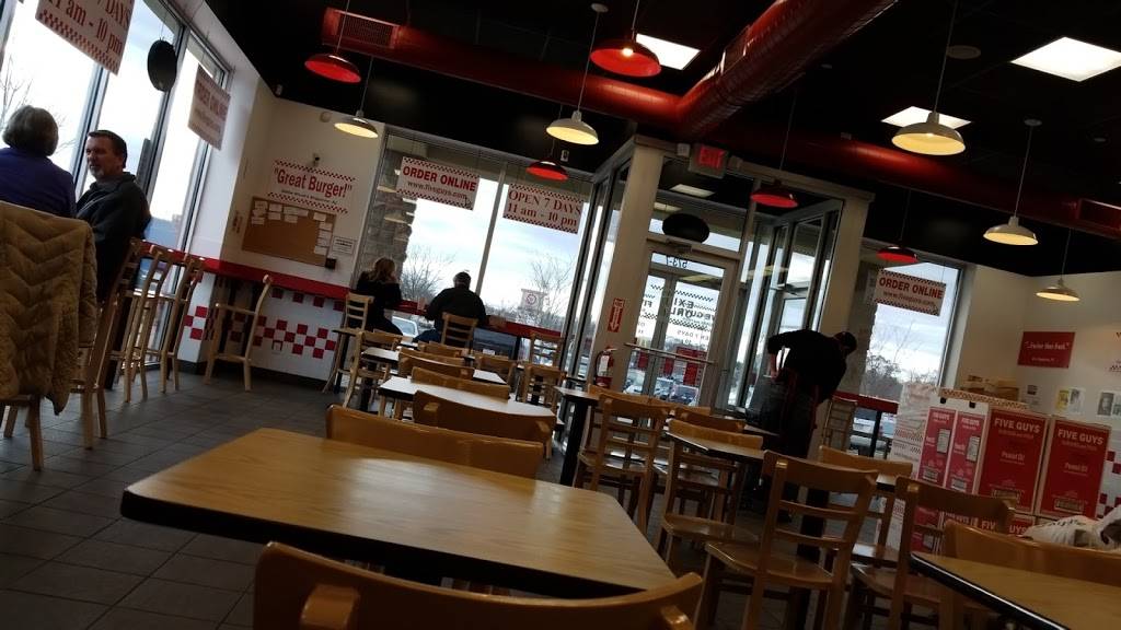 Five Guys | meal takeaway | 573 Grand Army of the Republic Hwy, Swansea, MA 02777, USA | 5086178701 OR +1 508-617-8701