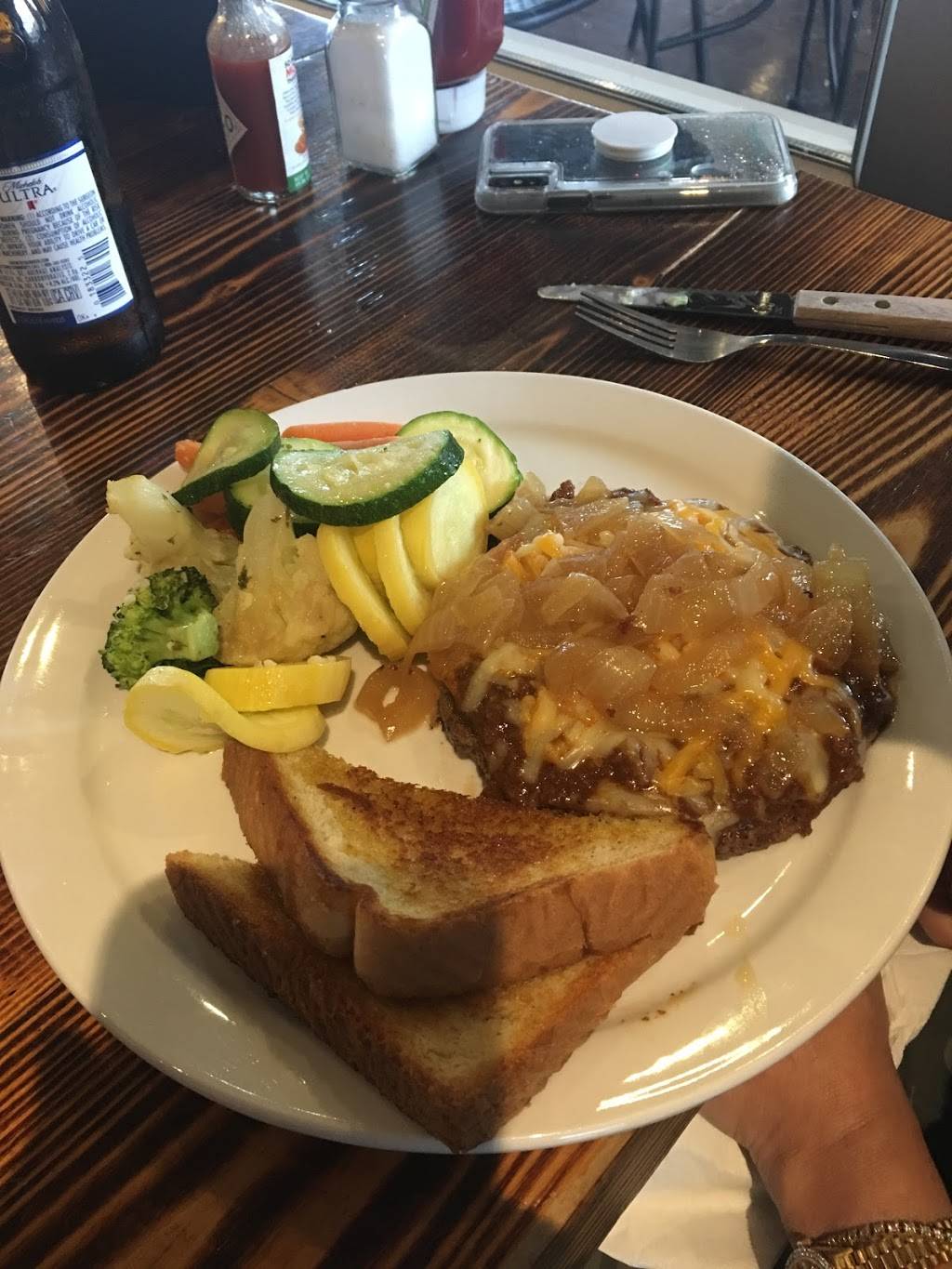 The Back Porch | restaurant | 902 Broadway Blvd, Kilgore, TX 75662, USA | 9039848141 OR +1 903-984-8141