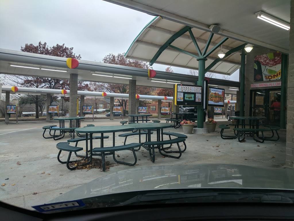 Sonic Drive-In | restaurant | 5851 Overton Ridge Blvd, Fort Worth, TX 76132, USA | 8173618300 OR +1 817-361-8300