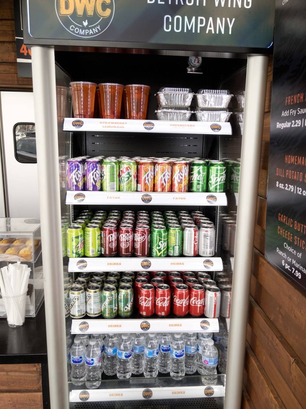 Detroit Wing Company | restaurant | 2928 W Maple Rd, Troy, MI 48084, USA | 2489405229 OR +1 248-940-5229