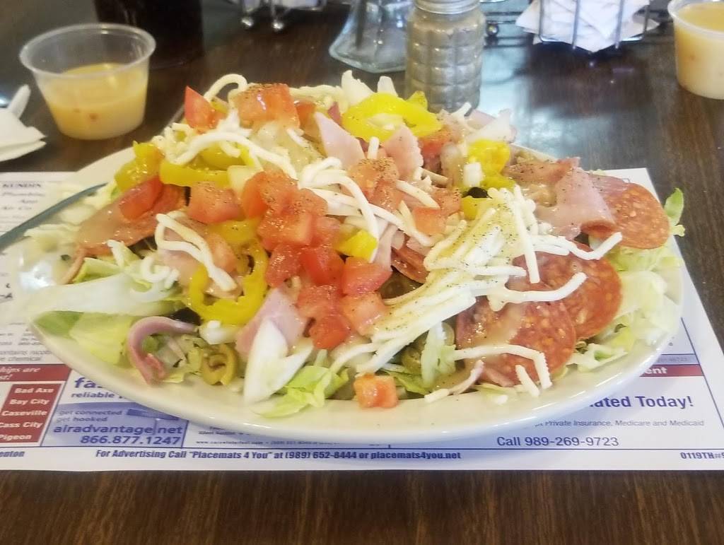 Lamplighter | restaurant | 8850 Unionville Rd, Sebewaing, MI 48759, USA | 9898839224 OR +1 989-883-9224