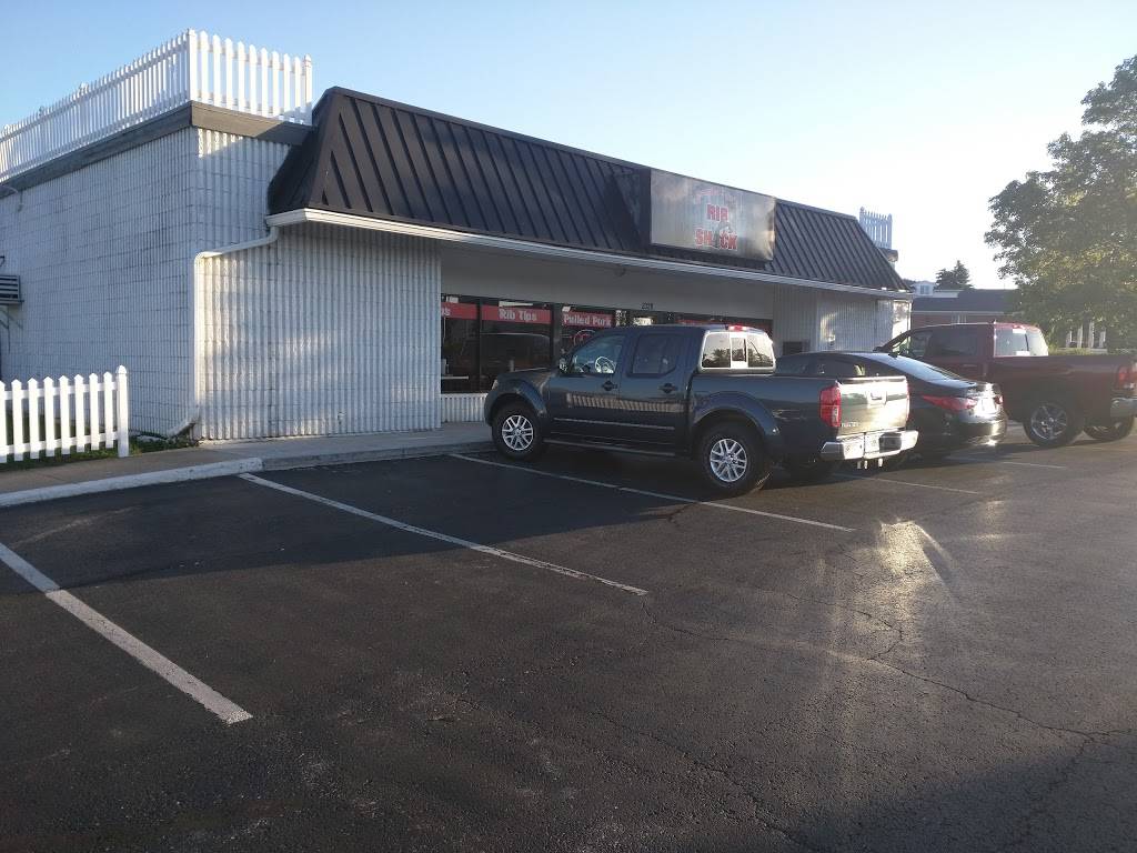 Grandpa Johns Rib Shack | restaurant | 2328 W Willow Knolls Dr, Peoria, IL 61614, USA | 3096899970 OR +1 309-689-9970