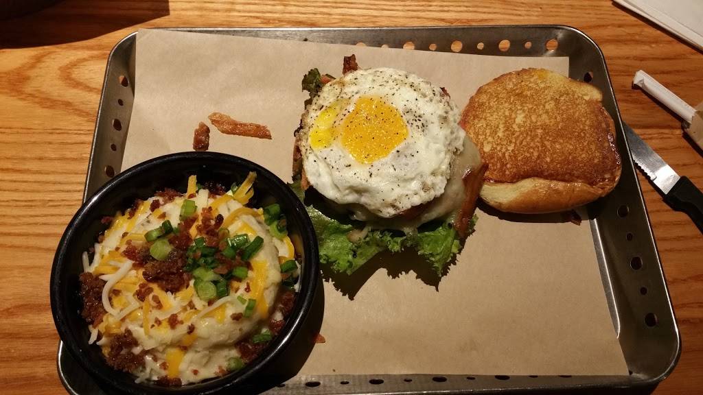 Chilis Grill & Bar | meal takeaway | 1908 E 20th St, Chico, CA 95928, USA | 5303451687 OR +1 530-345-1687