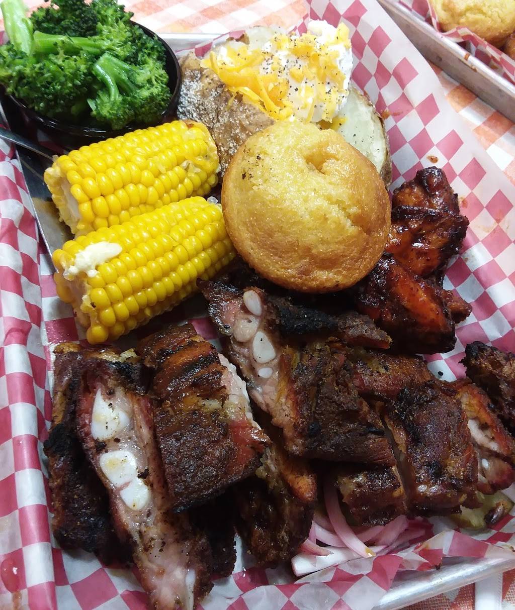 Famous Daves Bar-B-Que | restaurant | 3645 Vincennes Rd, Indianapolis, IN 46268, USA | 3178240200 OR +1 317-824-0200