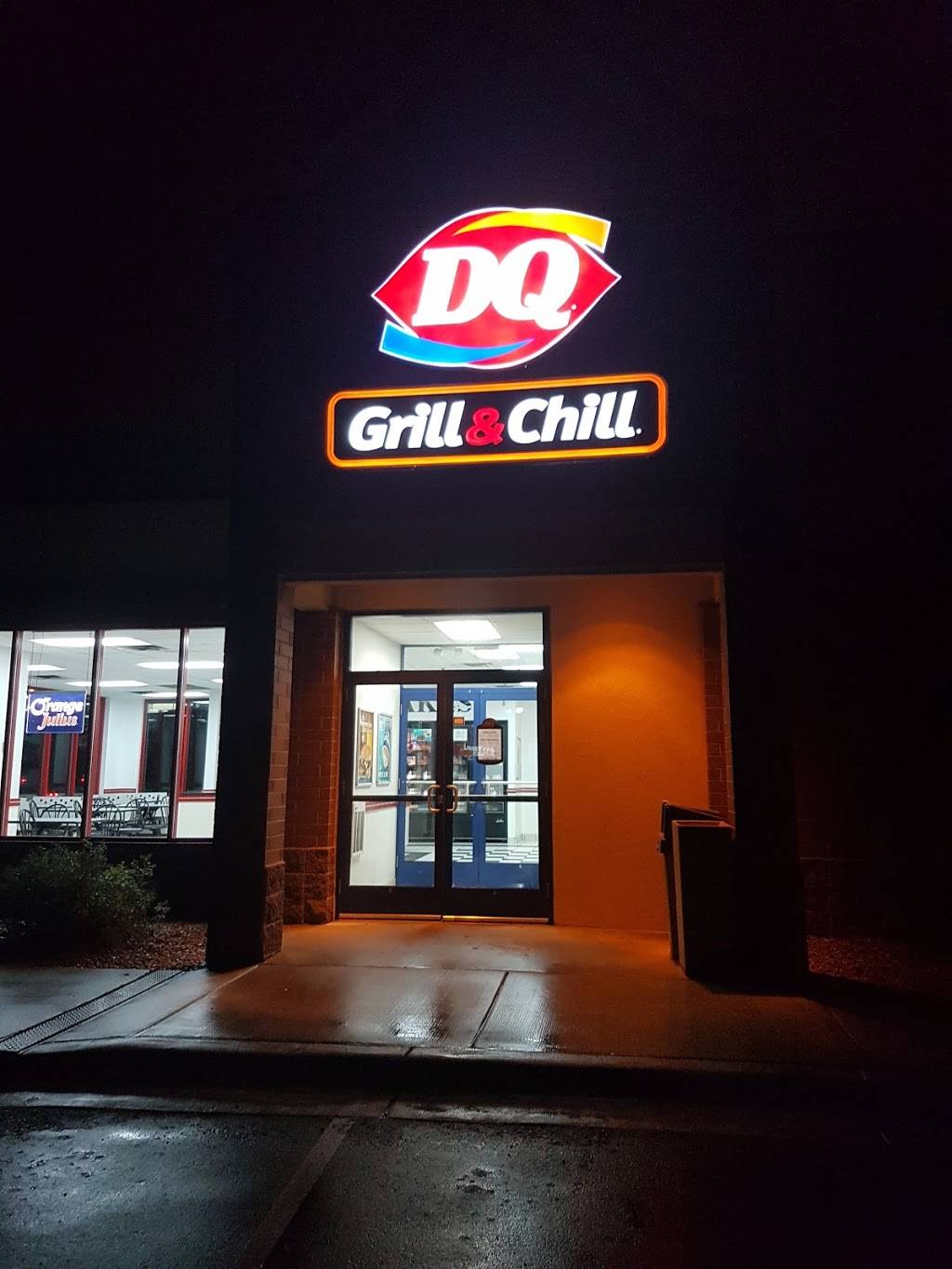 Dairy Queen | restaurant | 2935 N Chestnut St, Chaska, MN 55318, USA | 9524484054 OR +1 952-448-4054