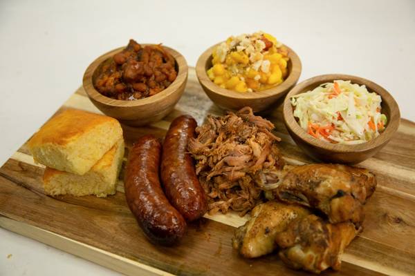 Betty Kayes Smokehouse | meal takeaway | 601 Division St S, Northfield, MN 55057, USA | 5076459514 OR +1 507-645-9514