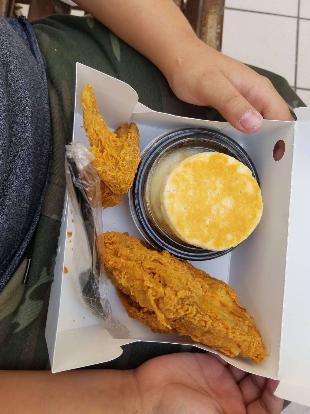 Popeyes Louisiana Kitchen | restaurant | 1200 Clay St, Oakland, CA 94612, USA | 5104630188 OR +1 510-463-0188