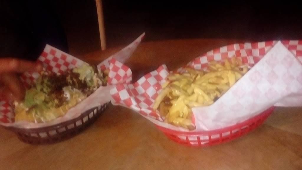 Chenchos Burger | restaurant | Calle M 490, El Sauzal, 22760 El Sauzal, B.C., Mexico | 016461746390 OR +52 646 174 6390