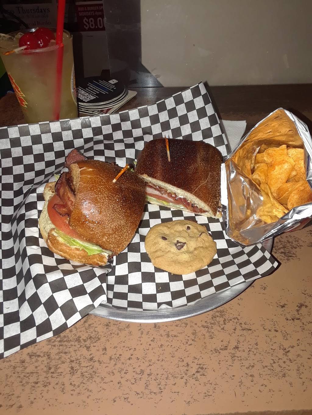 Scottys Grub and Pub | restaurant | 215 N Meridian, Puyallup, WA 98371, USA | 2532680246 OR +1 253-268-0246