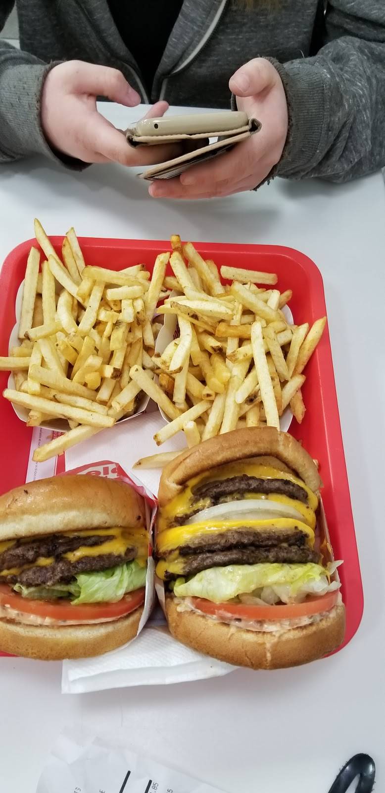 In-N-Out Burger | restaurant | 936 N Coast Hwy, Oceanside, CA 92054, USA | 8007861000 OR +1 800-786-1000