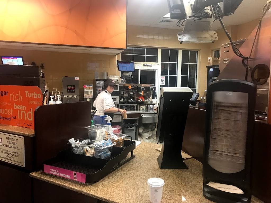 Dunkin | cafe | 3 Main St, Winsted, CT 06098, USA | 8607384000 OR +1 860-738-4000