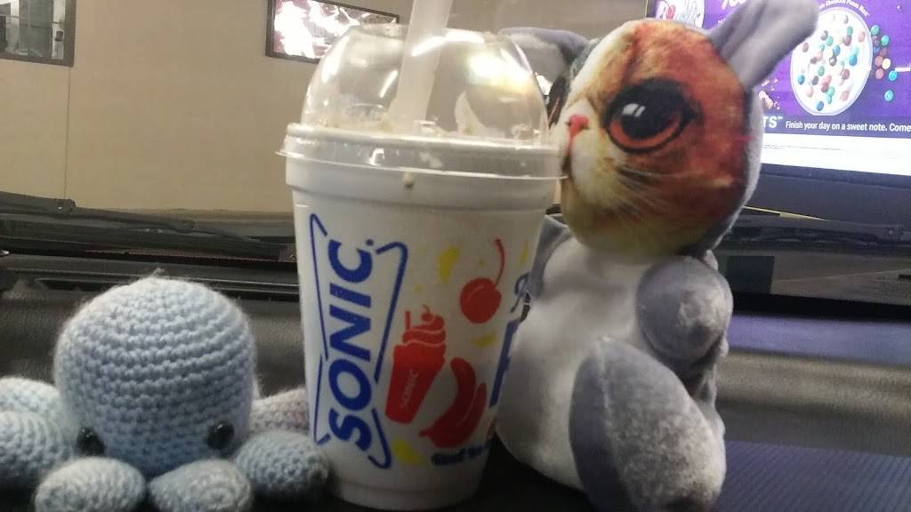 Sonic Drive-In | restaurant | 10655 Vista Del Sol Dr, El Paso, TX 79935, USA | 9155940295 OR +1 915-594-0295