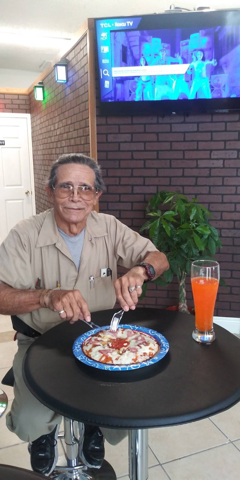 La cubanita pizzeria | restaurant | 628 E W Vine St, Kissimmee, FL 34744, USA | 4074833500 OR +1 407-483-3500