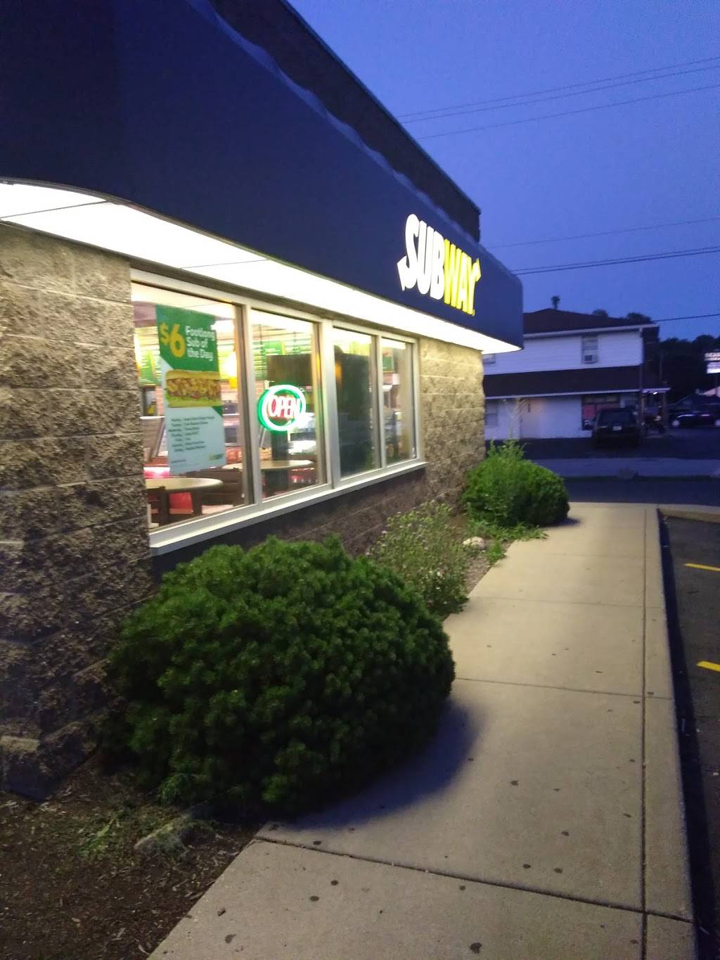 Subway | restaurant | 915 W Garfield Ave, Bartonville, IL 61607, USA | 3096331440 OR +1 309-633-1440