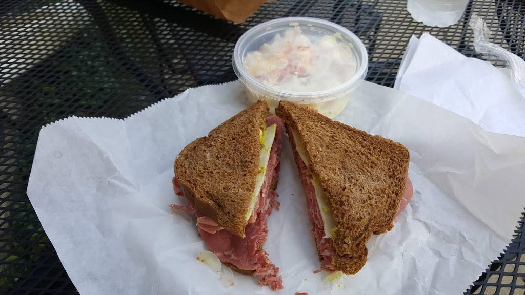 Hillsdale Filling Station | restaurant | 39 N Broad St, Hillsdale, MI 49242, USA | 5174391952 OR +1 517-439-1952