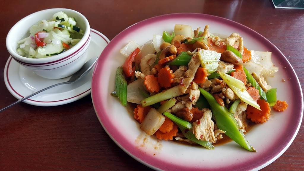 Yum Yum Thai Restaurant | restaurant | 900 N 160th St, Shoreline, WA 98133, USA | 2063621933 OR +1 206-362-1933