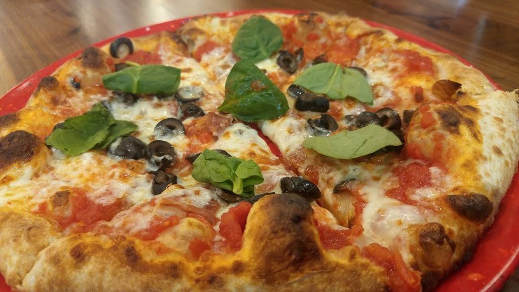 Smokin Oak Wood-Fired Pizza | restaurant | 2420 Lincoln Way Suite 101, Ames, IA 50014, USA | 5154505727 OR +1 515-450-5727