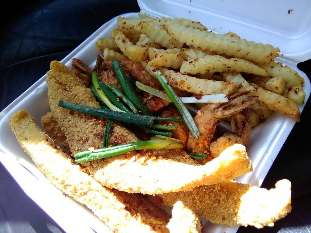 J & Js Wings, Seafood & Chinese Food | restaurant | 1600 Bluebonnet Ave, Port Arthur, TX 77640, USA | 4099858880 OR +1 409-985-8880