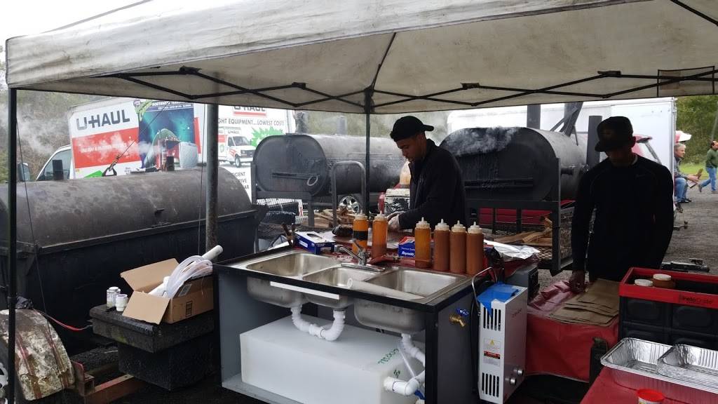 The Pit Stop Barbecue | restaurant | 50 US-15, Aldie, VA 20105, USA | 7039443611 OR +1 703-944-3611